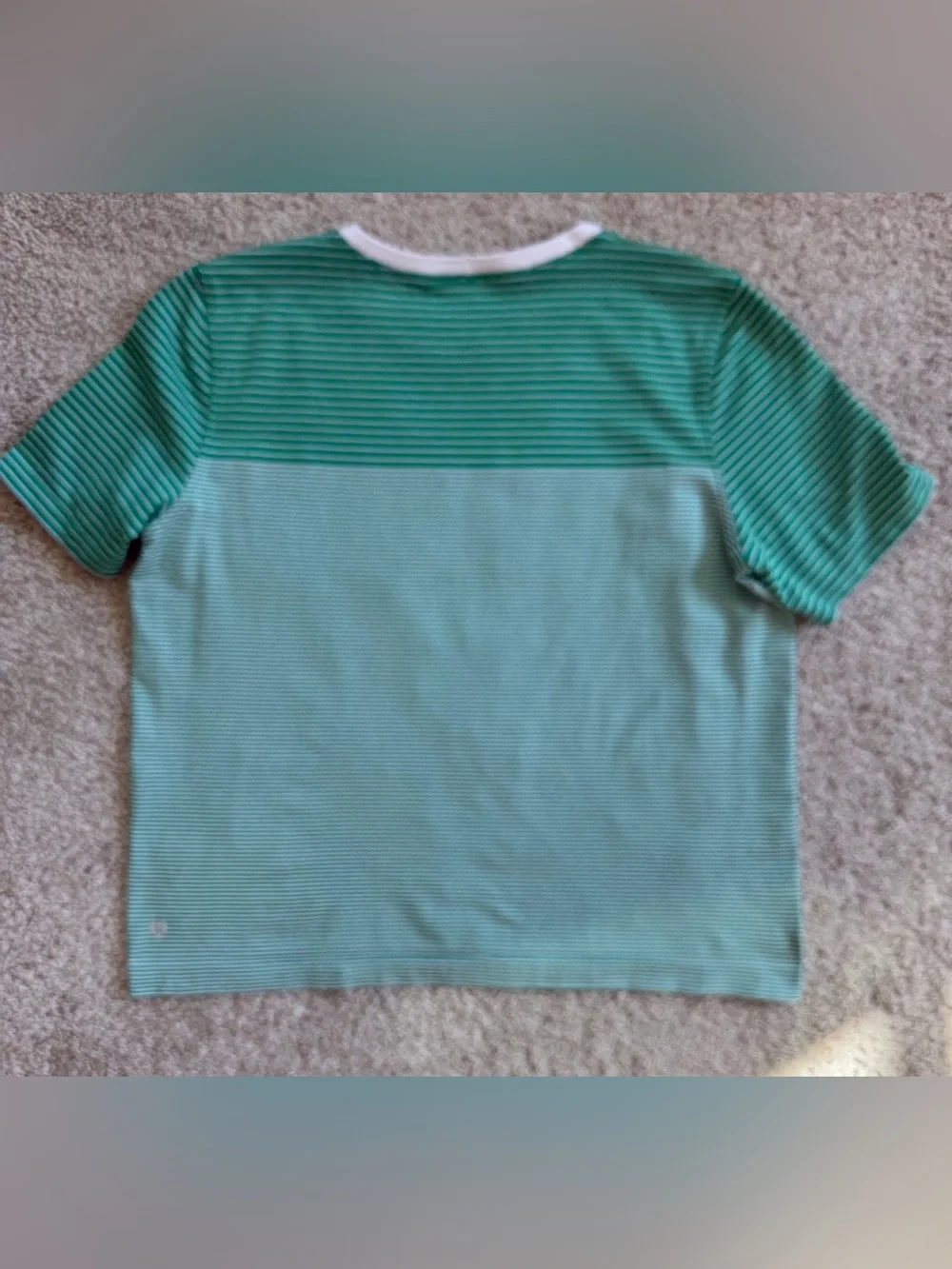 Lululemon Women's seamless classic fit mariner tee. Size Large.